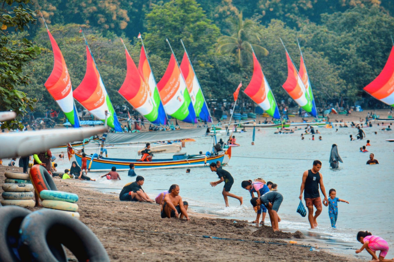 Kawasan Wisata Bahari Pantai Pasir Putih Situbondo. (Foto: Humas Pemkab Situbondo for jatimnow.com)