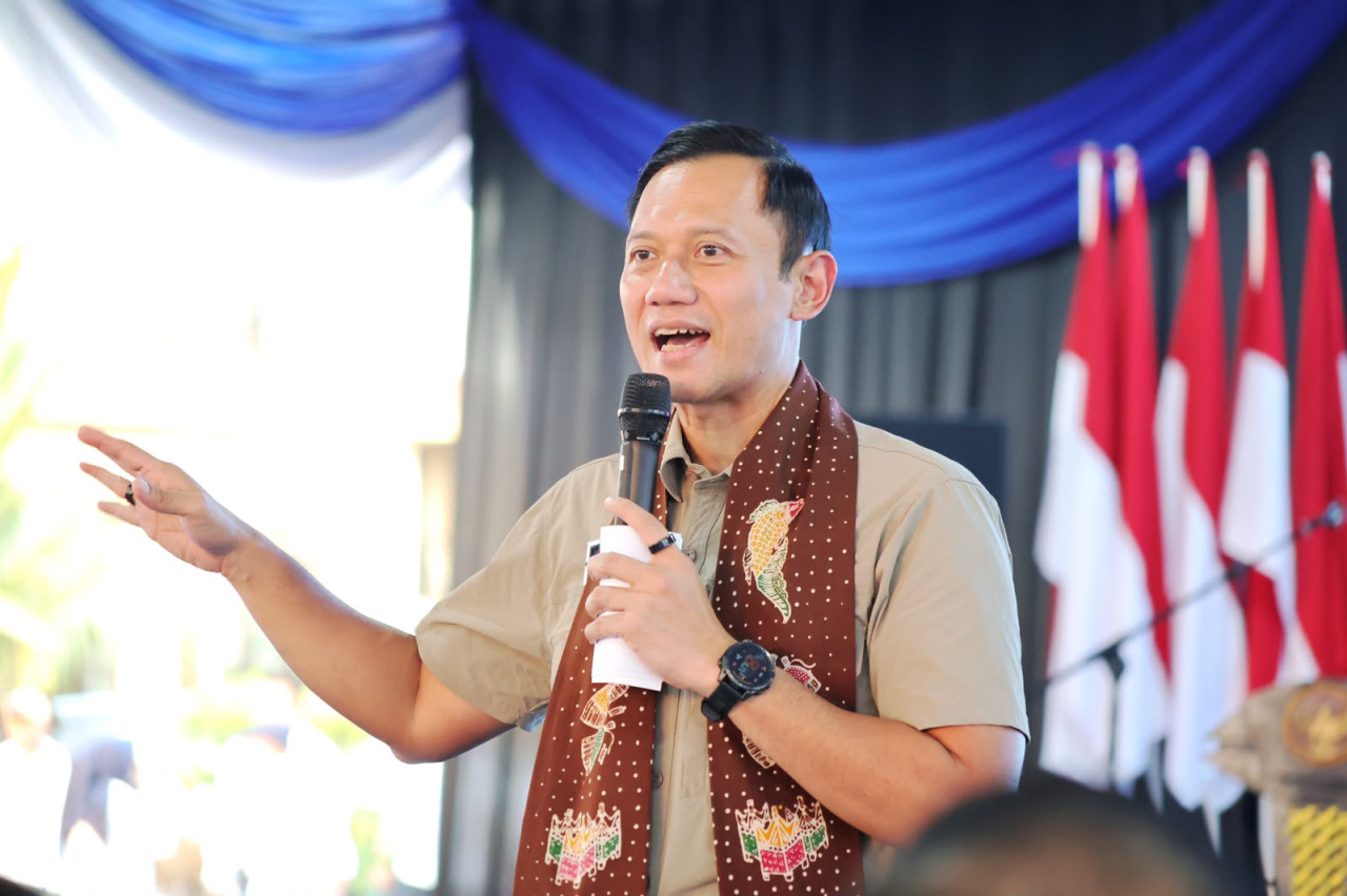 Menteri Koordinator Infrastruktur dan Pembangunan Kewilayahan, Agus Harimurti Yudhoyono (AHY) saat di Desa Campurejo Gresik. (Foto: Dinas Kominfo Gresik/jatimnow.com)