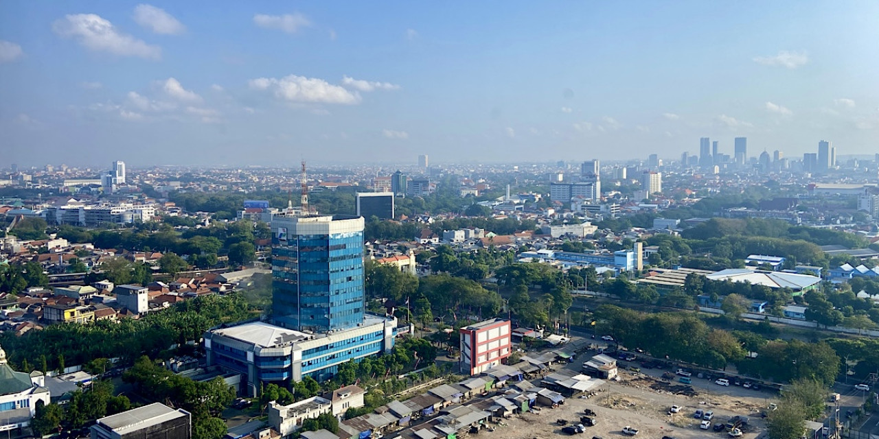 Langit Surabaya hari ini difoto dari wilayah Jagir Wonokromo. (Foto: Yanuar Dedy/jatimnow.com)