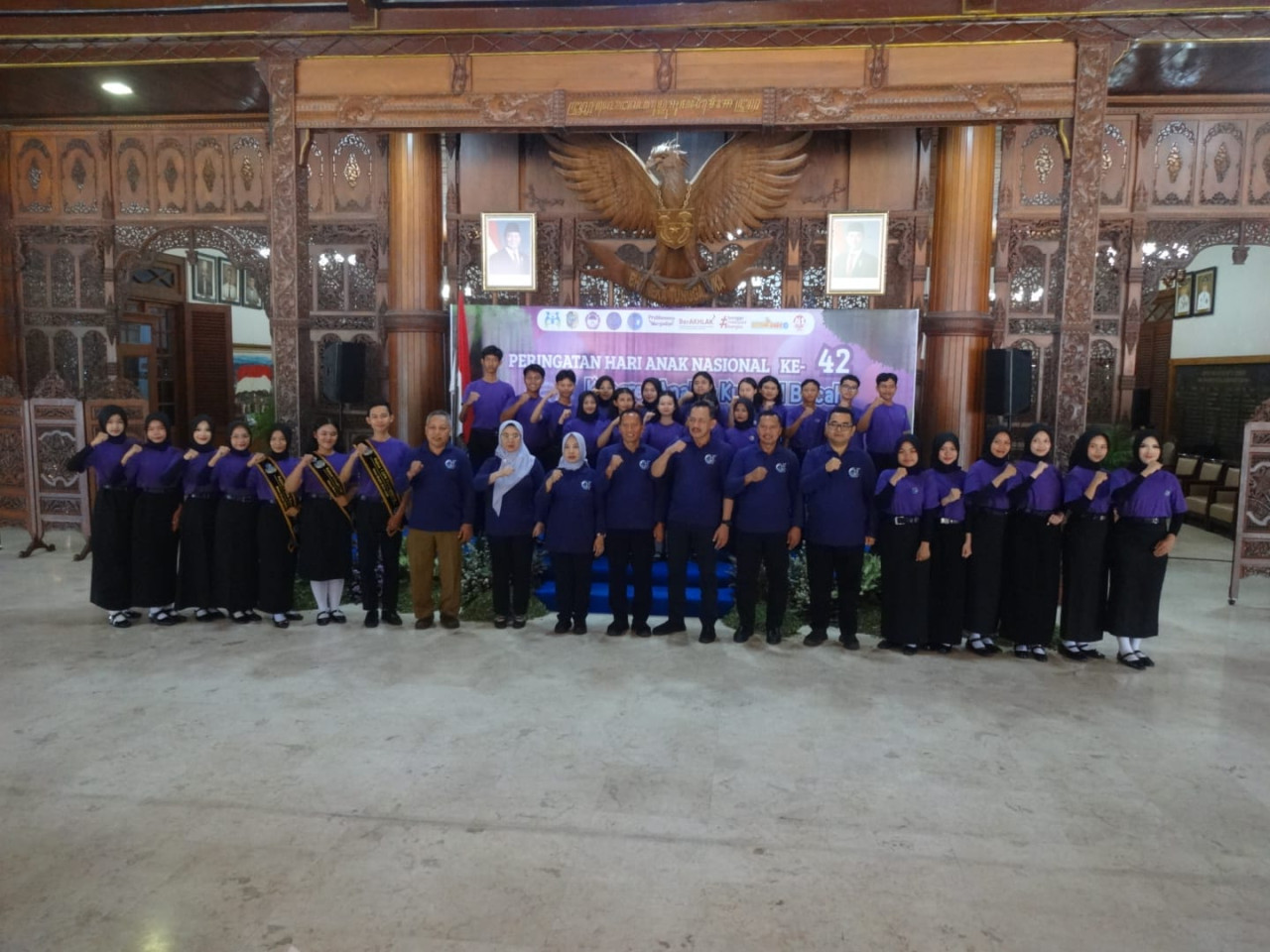 Pengurus Dewan Perwakilan Anak Tulungagung usai dikukuhkan. (Foto: Bramanta/jatimnow.com)