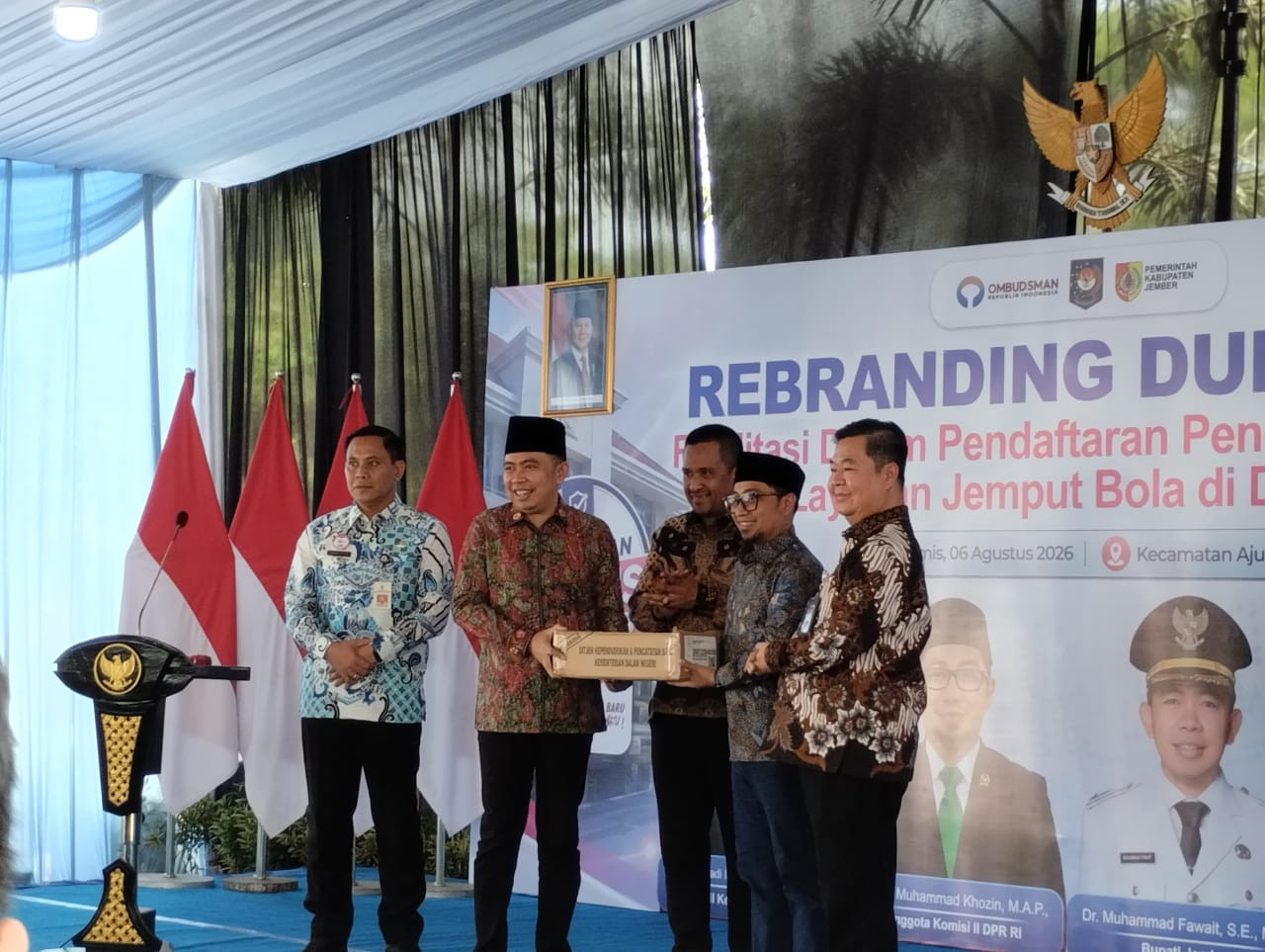 Dirjen Dukcapil dan Ombudsman saat berkunjung ke Jember (Foto: Sugianto/jatimnow.com)