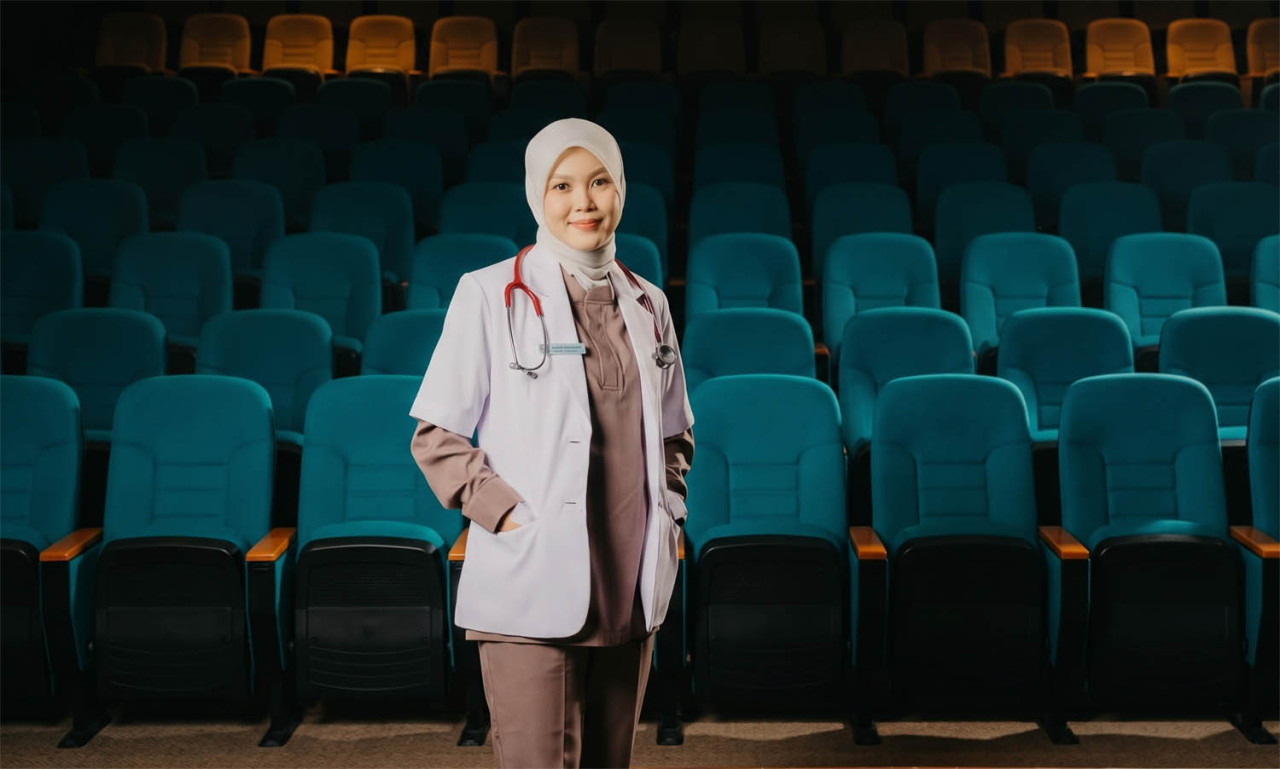 Syifa’ani Maulidah Zakiyah Rosyid meraih gelar dokter di usia 22 tahun setelah memulai kuliah kedokteran di Unusa sejak usia 15 tahun. (Foto: Humas Unusa for jatimnow.com)
