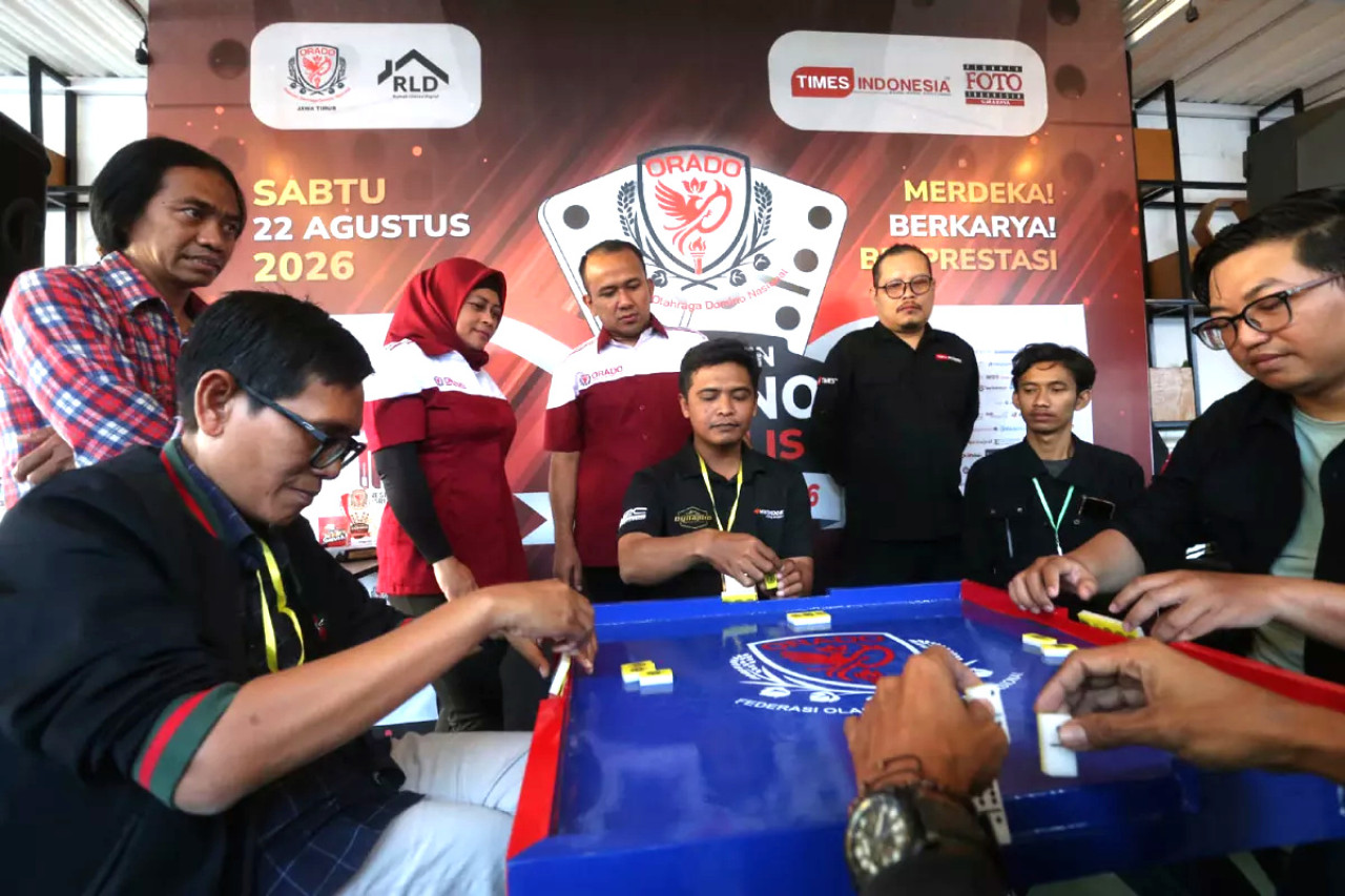 Laga final Turnamen Domino Jurnalis Kemerdekaan 2026 di Hanaka Social Space, Surabaya, Sabtu (22/8/2026). (Foto: Ali Masduki/jatimnow.com)