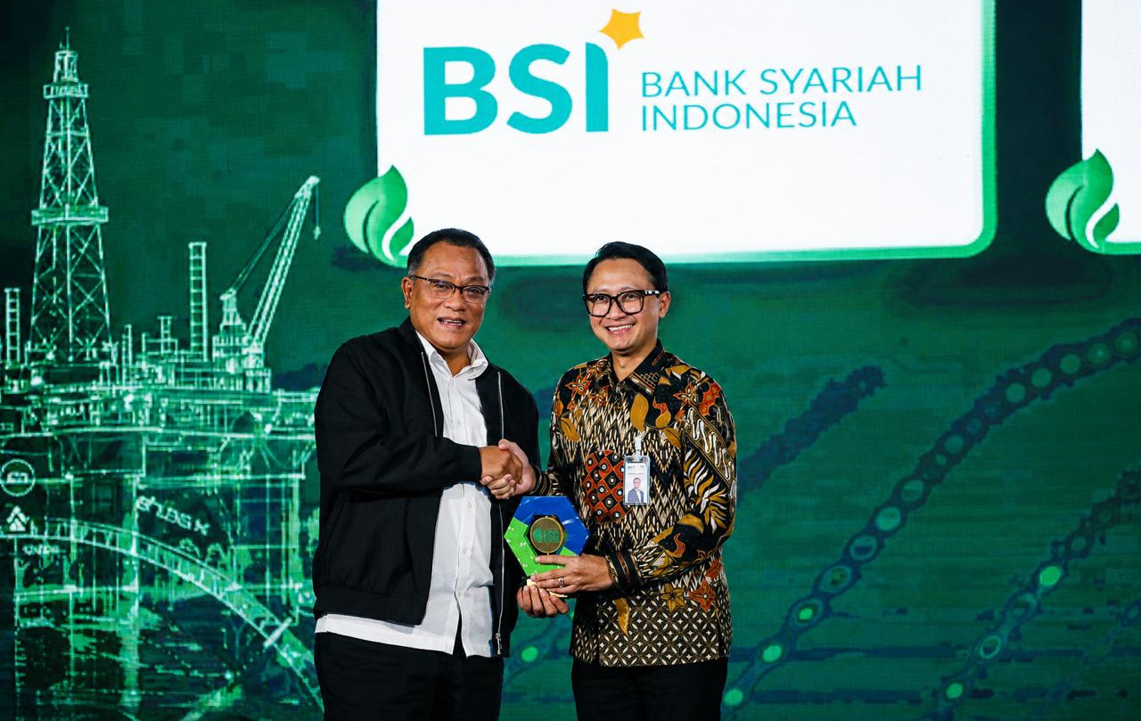 BSI meraih Anugerah Utama ESG 2026 lewat Green Zakat yang memberdayakan 92 petani dan mengembangkan 49 hektare lahan aren di Cianjur. (Foto: BSI for jatimnow.com)