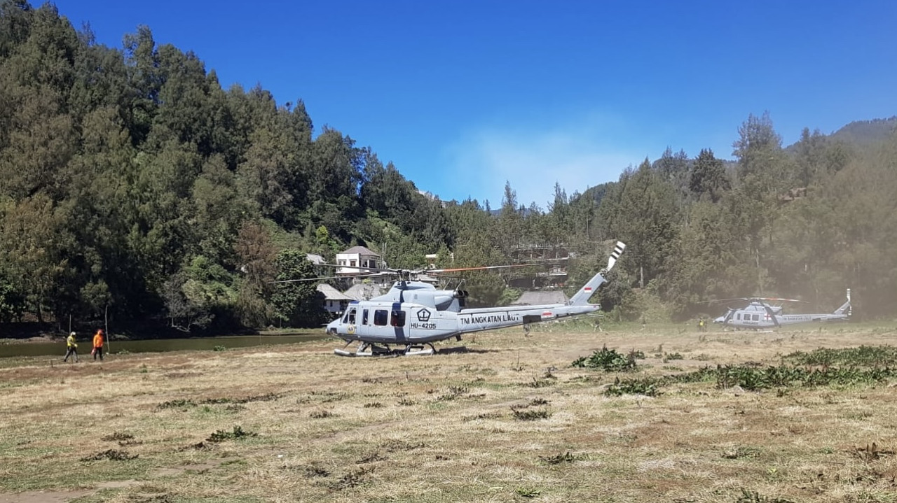 Helikopter dikerahkan padamkan api di kawasan Gunung Bromo (Foto: BPBD Kabupaten Malang/jatimnow.com)
