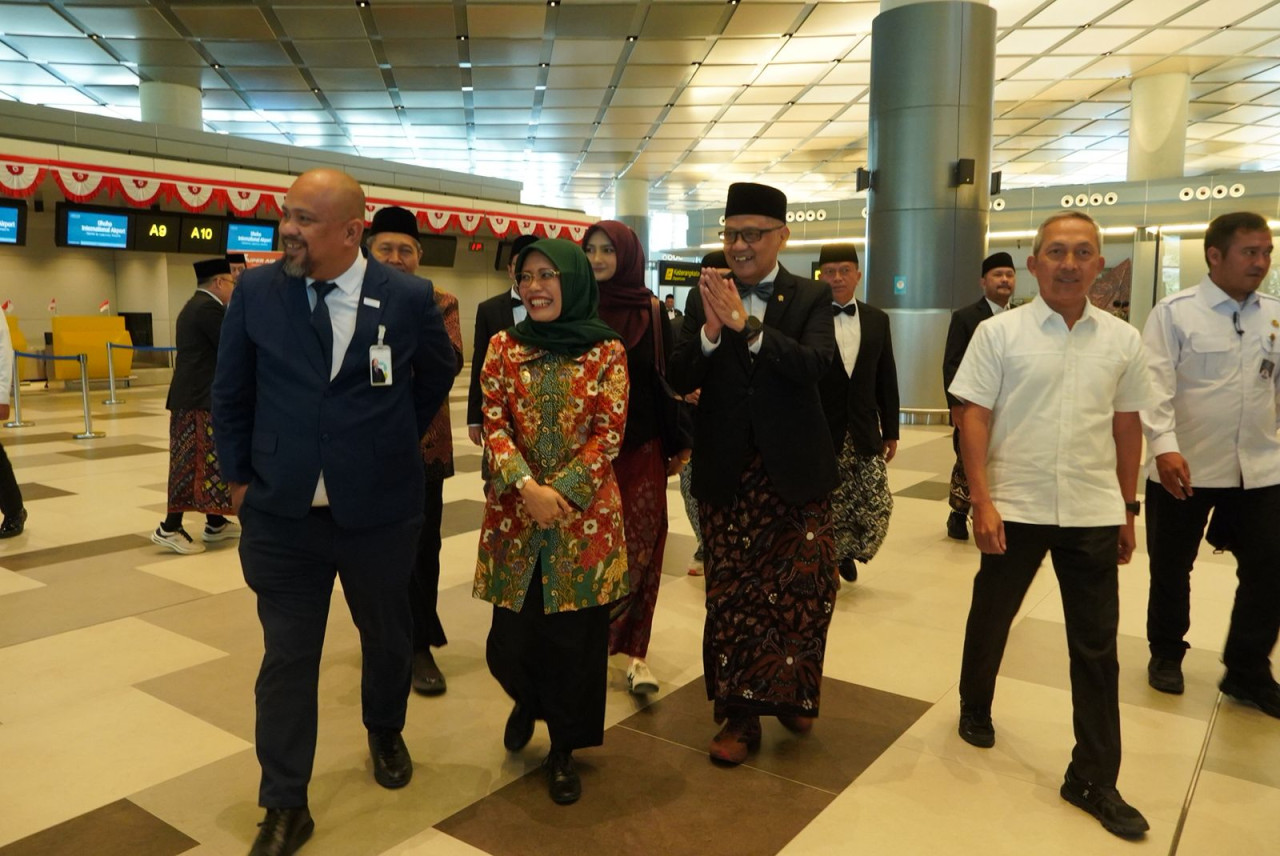 Wakil Bupati Kediri Dewi Mariya Ulfa bersama Menteri Haji dan Umroh Mochamad Irfan Yusuf. (Foto: Prokopim for jatimnow.com)