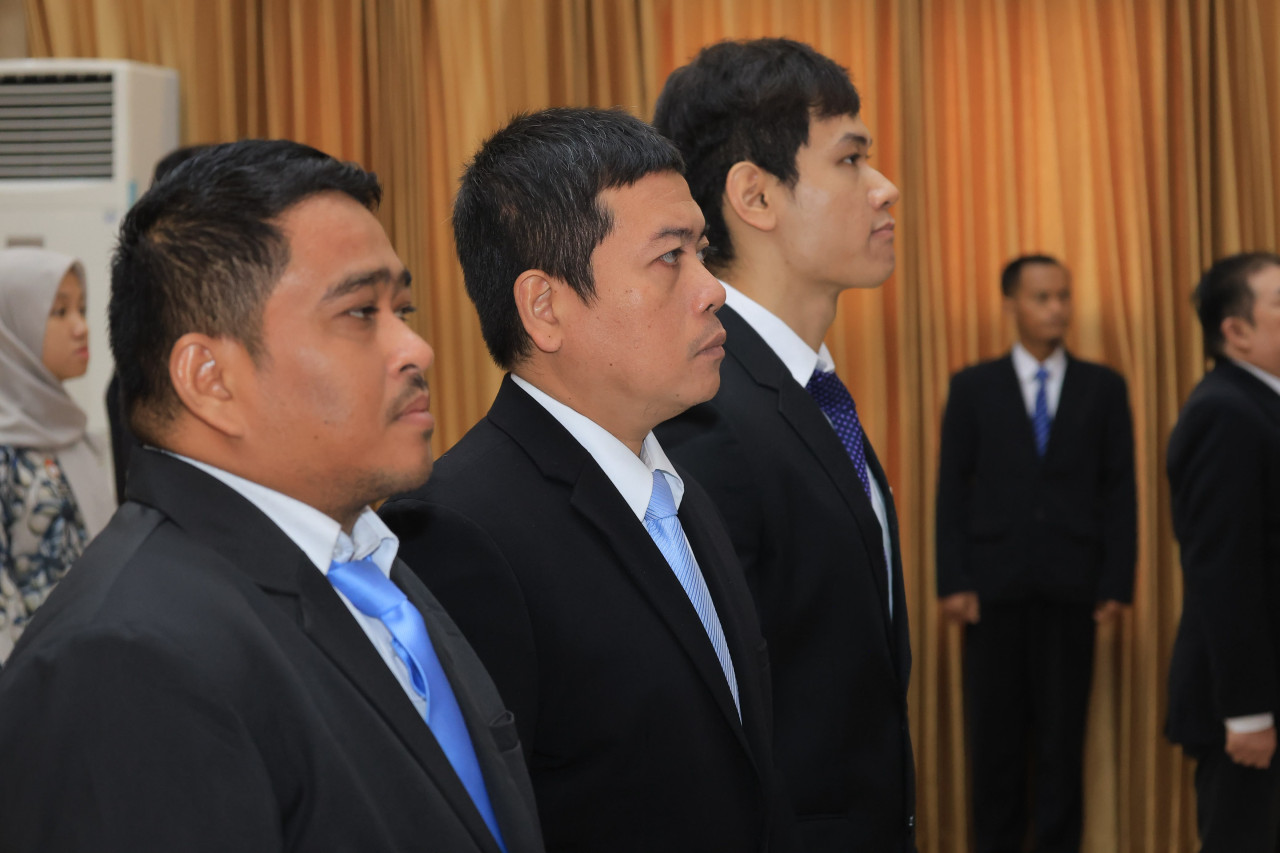 Pengambilan sumpah dan janji WNI baru untuk setia kepada Negara Kesatuan Republik Indonesia (NKRI). (Foto: Kanwil Kemenkum Jatim for jatimnow.com)