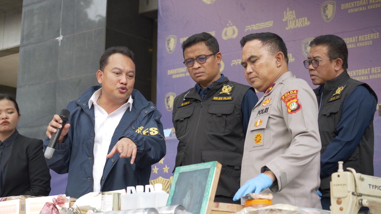 DJP dan Polda Metro Jaya bongkar sindikat produksi dan peredaran meterai ilegal. (Foto: Kanwil DJP Jatim for jatimnow.com)