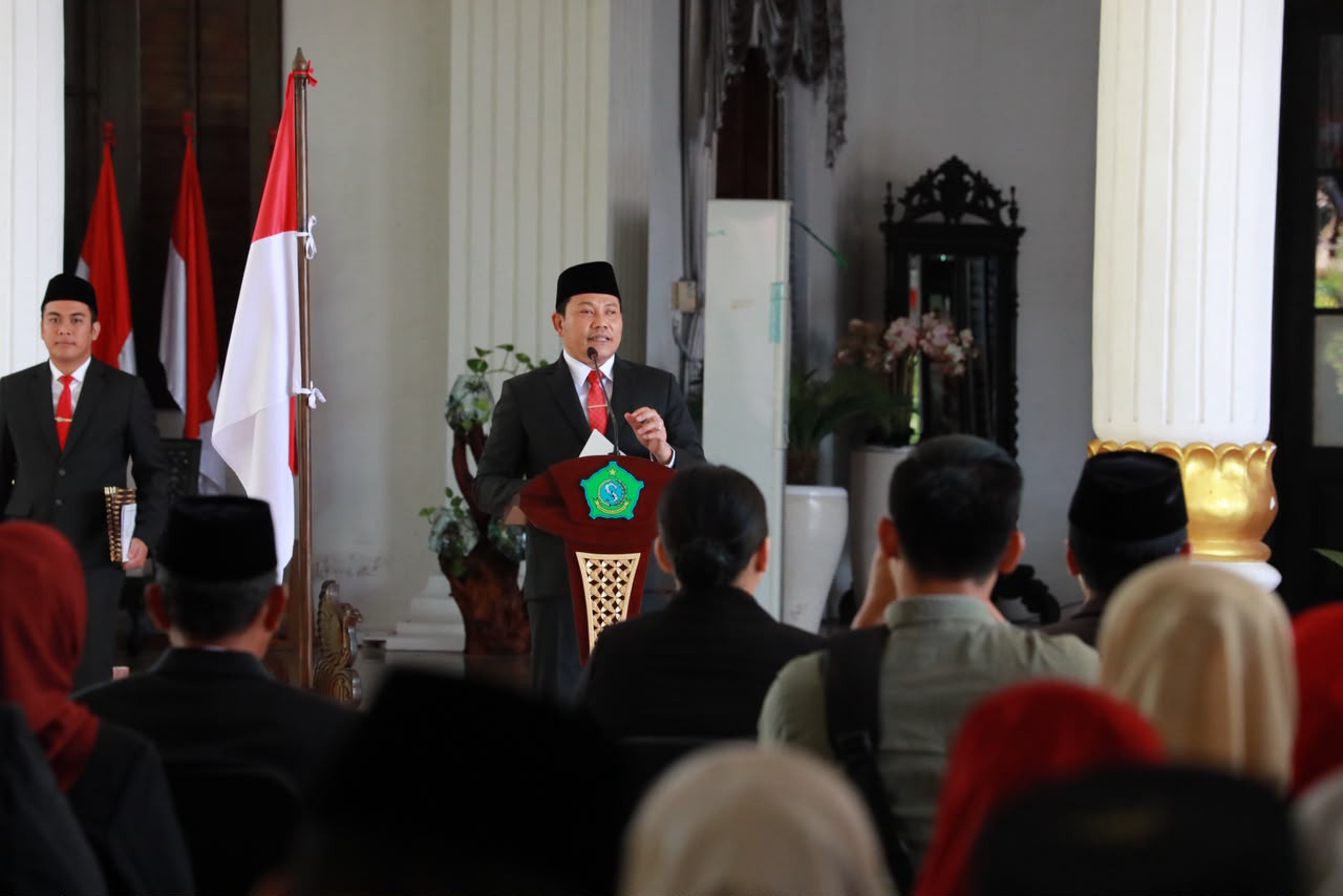 Bupati Sidoarjo, Subandi melantik dan mengambil sumpah jabatan ratusan pejabat baru. (Foto: Humas Pemkab Sidoarjo for jatimnow.com)