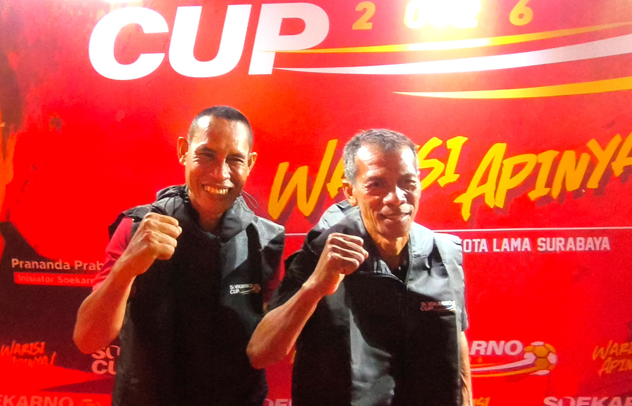 Legenda sepak bola Indonesia, Anang Ma'ruf dan Yusuf Ekodono. (Foto: Dadang Kurnia/ jatimnow.com)
