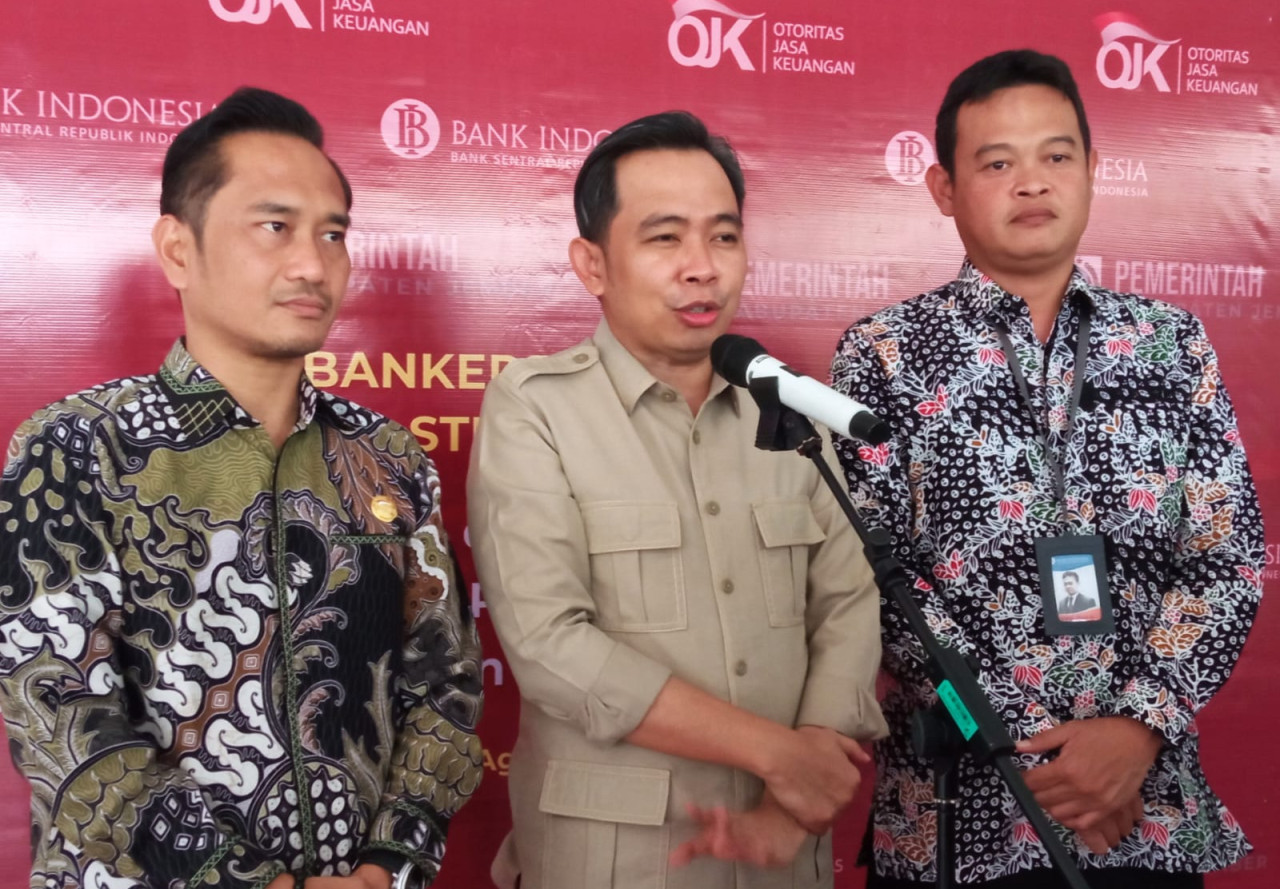 Bupati Gus Fawait bersama Kepala OJK dan Bank Indonesia (Foto: Sugianto/ jatimnow.com)