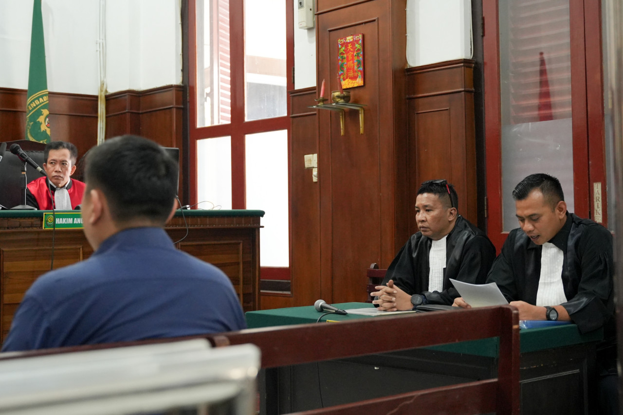 Sidang lanjutan perkara dugaan pelanggaran sertifikasi tali kawat baja dengan terdakwa Direktur Utama PT BPI, Santoso Utomo. (Foto: Istimewa)