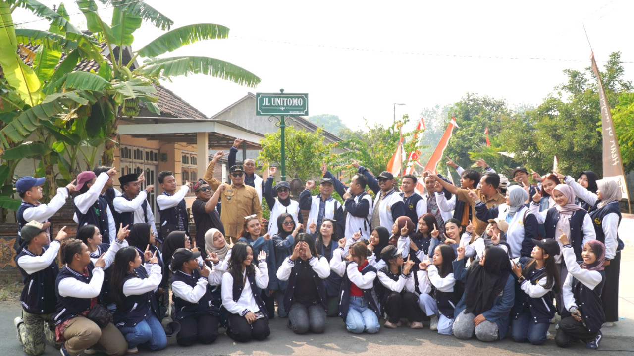 Jalan Unitomo diresmikan sebagai penanda hubungan kampus dan desa sejak 1994. (Foto: Humas Unitomo for jatimnow.com)