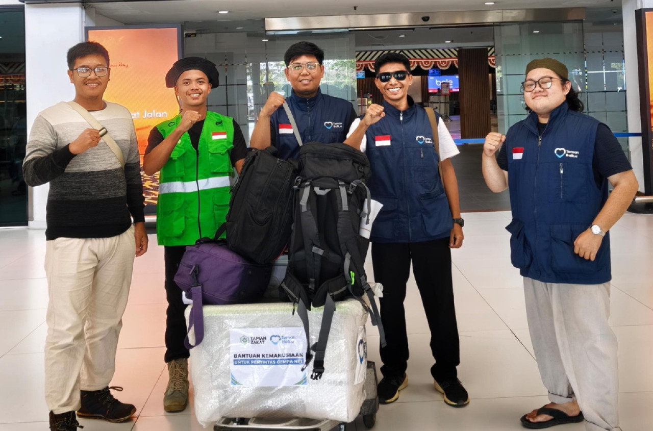 Taman Zakat dan TemanBaik.id mengirim tiga relawan ke Flores untuk membuka dapur umum dan menyalurkan bantuan pangan bagi penyintas gempa. (Foto: Taman Zakat for jatimnow.com)