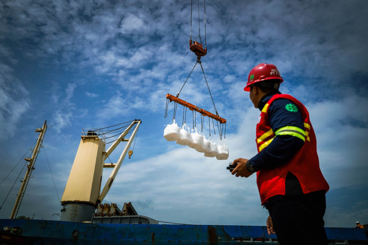 PTP Nonpetikemas yang mengoperasikan Terminal Kijing mencatatkan kinerja operasional positif sepanjang semester I 2026 dengan membukukan total throughput sebesar 3,27 juta ton. (Foto: PTP Nonpetikemas for jatimnow.com)