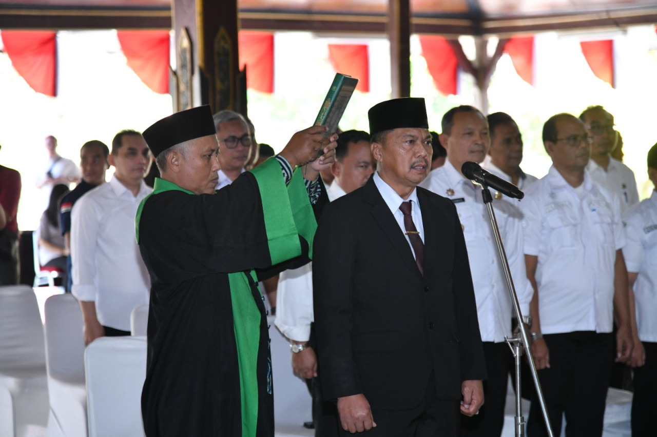 Pelantikan Tri Hariadi sebagai Sekda Tulungagung secara definitif. (Foto: Prokopim for jatimnow.com)
