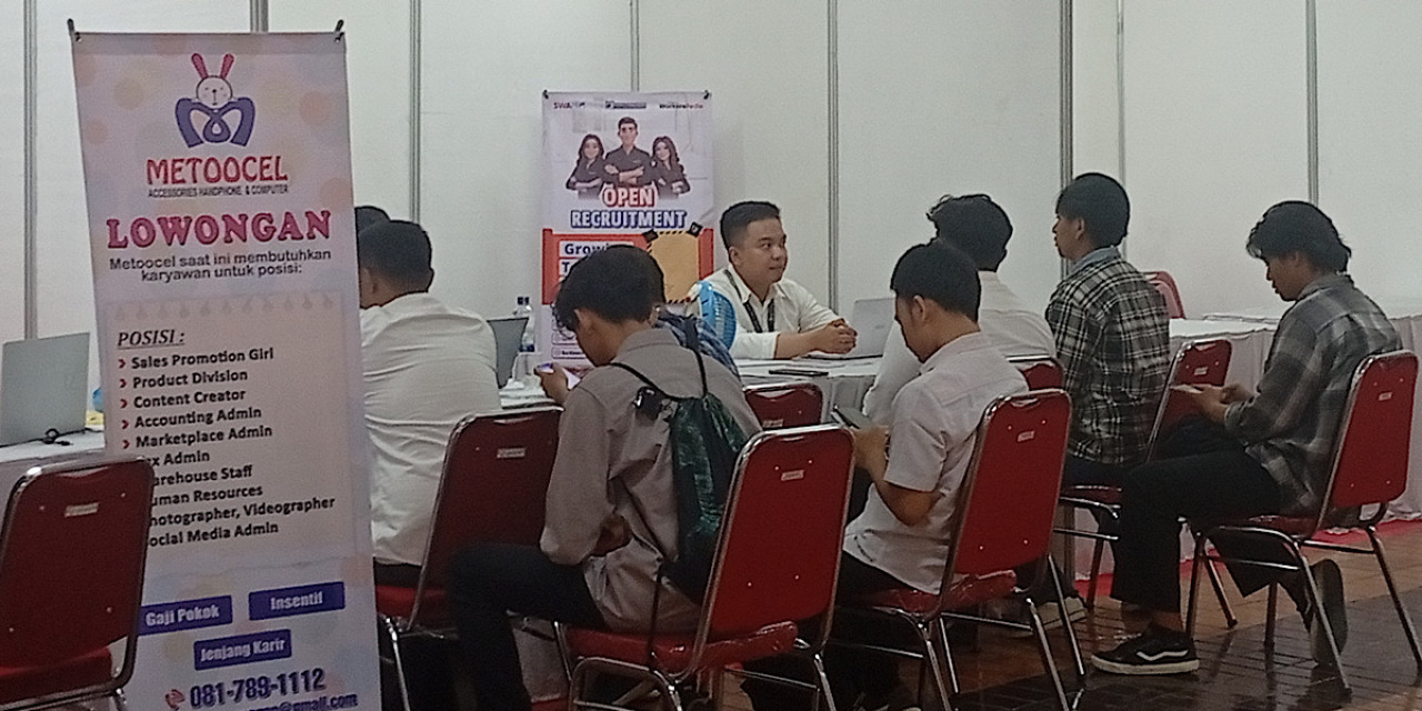 Suasana Mini Job Fair Surabaya Siap Kerjo. (Foto: Nur Ifansyah/jatimnow.com)
