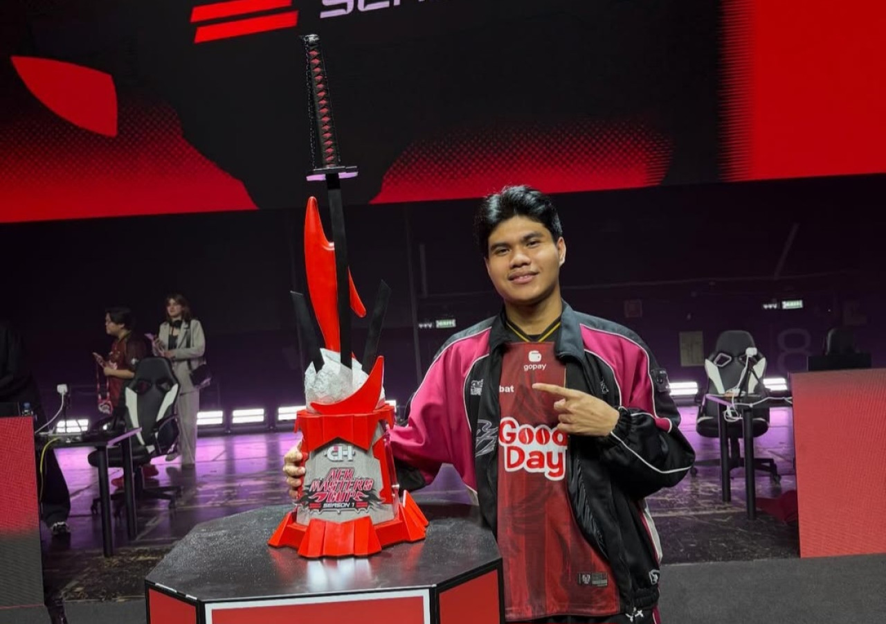 Putra daerah Lamongan, Arif Fudin Dingarai Putra saat menjuarai ajang AFK Master di Russia besama Tim Alter Ego Esport. (Foto : Instagram ae.arfy)