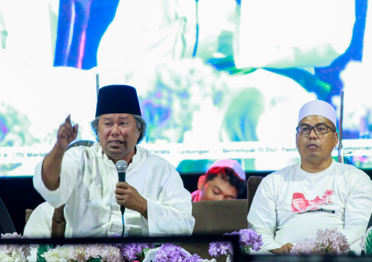 KH Ahmad Muwafiq saat ceramah di acara Pandanan Ngaji dan Bersholawat yang diselenggarakan Pemdes Pandanan, Duduksampeyan, Gresik. (Foto: Sahlul Fahmi/jatimnow.com)