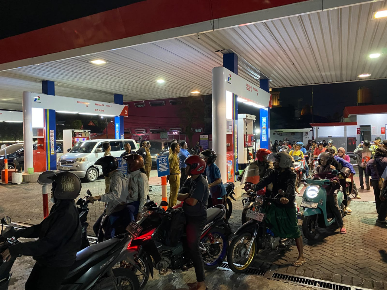 Pantau Antrean BBM, Bupati Jember Soroti Masih Ada Kecamatan Belum Miliki SPBU