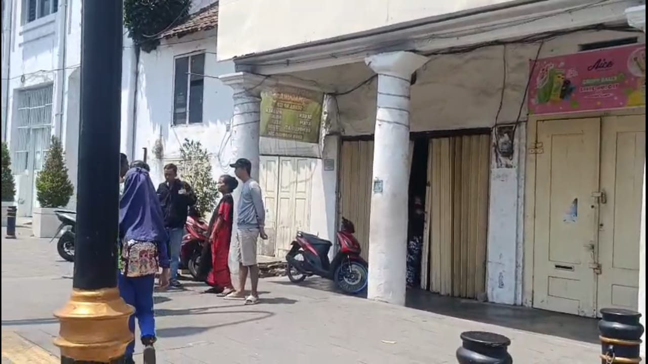 Objek bangunan yang menjadi sengketa di jalan Rajawali Surabaya. (Foto: Sujianto/jatimnow.com)