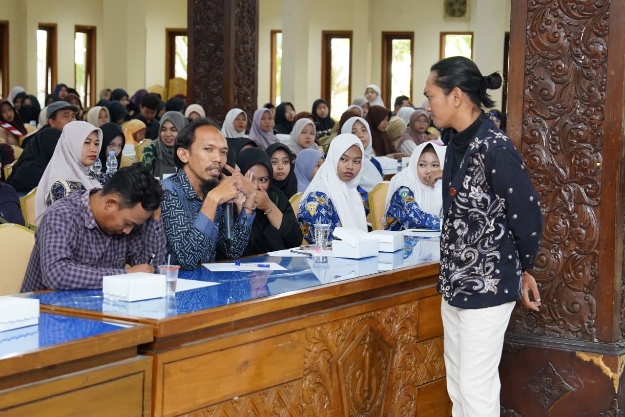 Technical meeting dan workshop lomba desain batik Dekranasda Lamongan. (Foto: Kominfo Lamongan for jatimnow.com)