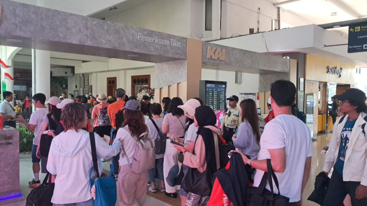 Lonjakan penumpang tujuan Jakarta terjadi di Stasiun Pasar Turi Surabaya (foto: Humas KAI Daop 8 Surabaya for jatimnow.com)
