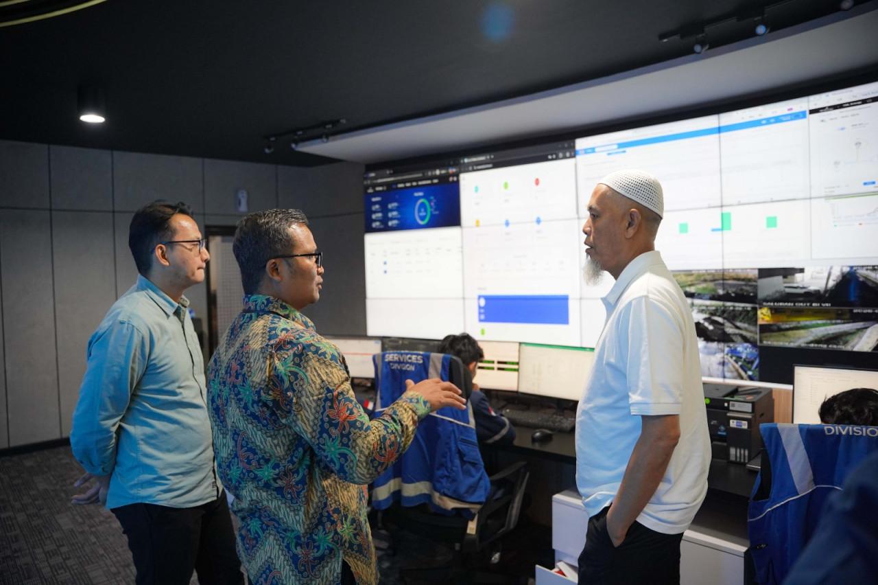 H Paisal (kanan) saat berkunjung ke SIER (foto: SIER for jatimnow.com)