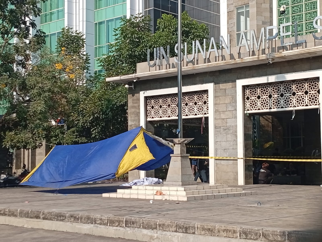 Mahasiswa UINSA Bangun Posko Penurunan Rektor Muzakki: Kita Menginap