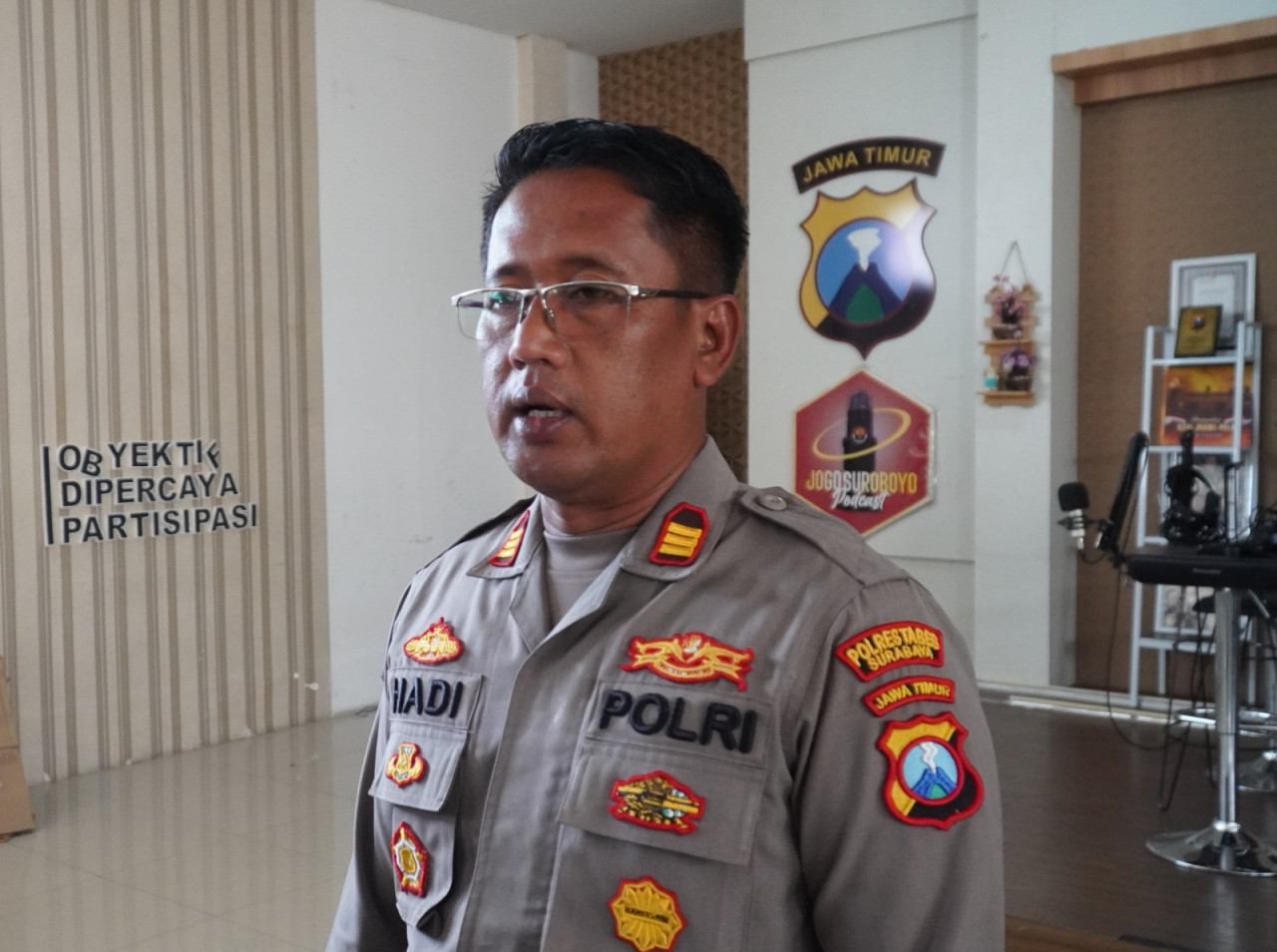 Kasi Humas Polrestabes Surabaya, AKP Hadi Ismanto. (Foto: Sujianto/jatimmow.com)