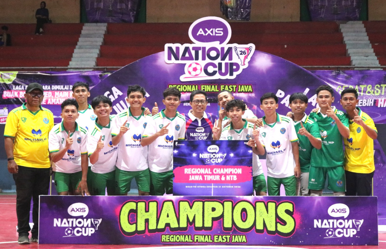 Regional Group Head XLSMART Area Jawa Timur Dodik Ariyanto bersama para AXIS Nation Cup 2026 East Java Balinusra. (Foto: XLSMART for jatimnow.com)