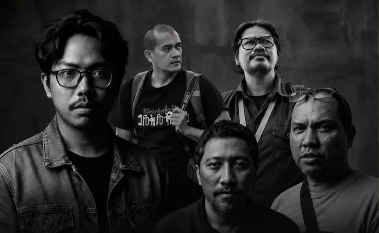 8 Orang Ditunggu Pulang: Mereka Mendekat agar Kita Bisa Melihat