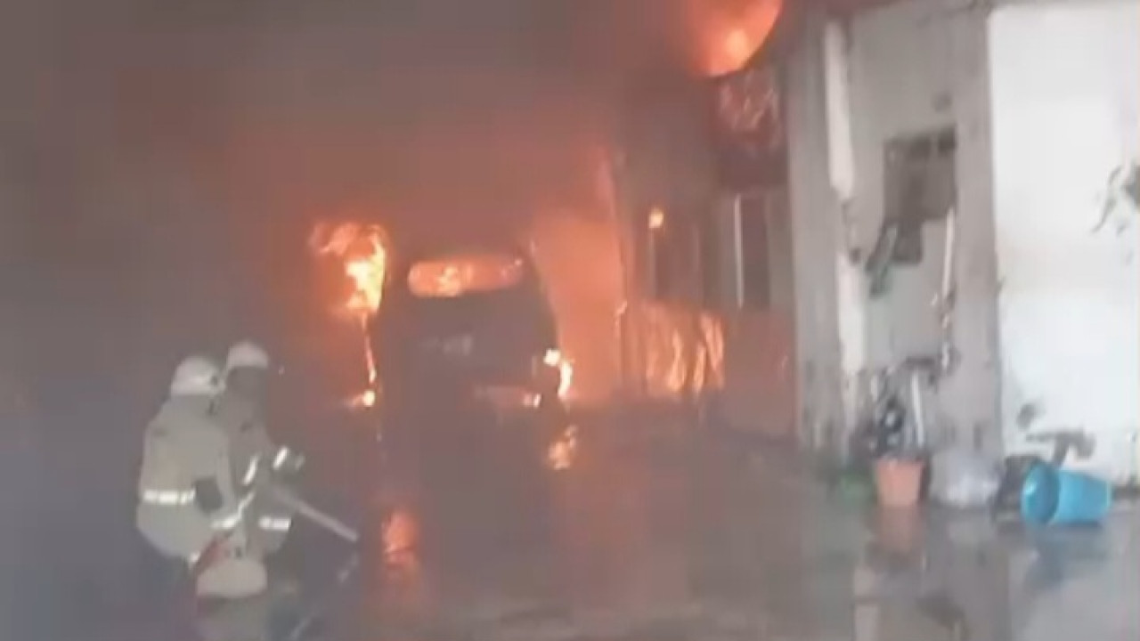 Kronologi Kebakaran Bengkel Body Repair di Surabaya, Lima Mobil Hangus