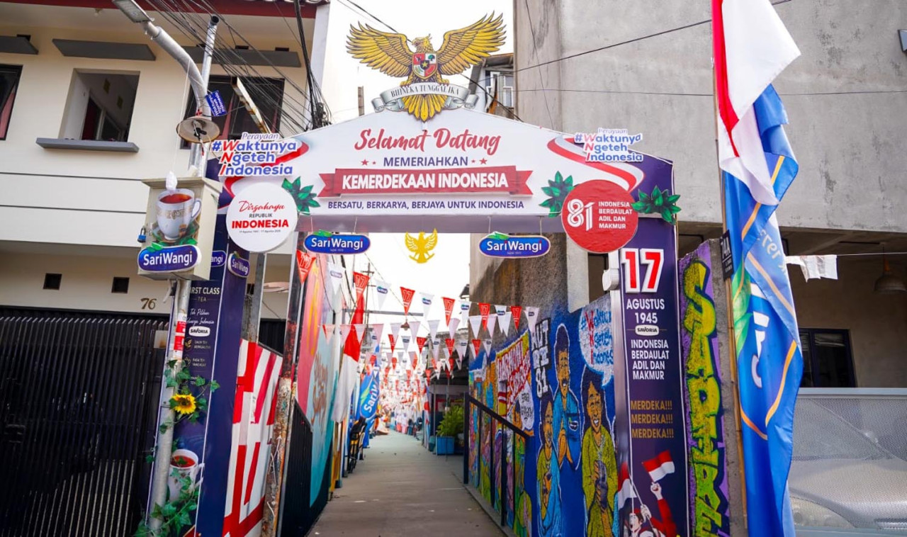 SariWangi umumkan pemenang Lomba Hias Gapura HUT RI ke-81. Karya kreatif warga Bandung, Yogyakarta, dan Malang sukses raih penghargaan utama. (Foto/jatimnow.com)