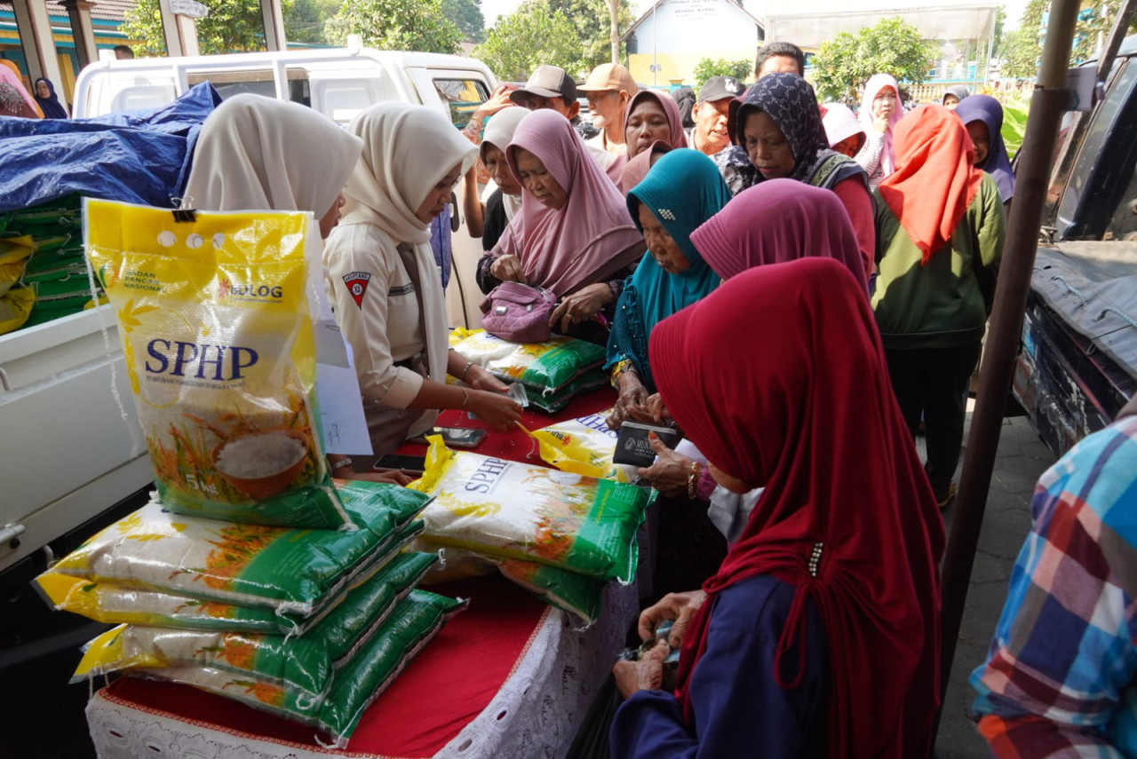 Pasar murah yang diinisiasi Bagian Perekonomian dan SDA bersama TP PKK Kabupaten Kediri itu pertama digelar di Desa Purwodadi, Kecamatan Ringinrejo. (Foto: Pemkab Kediri/jatimnow.com)