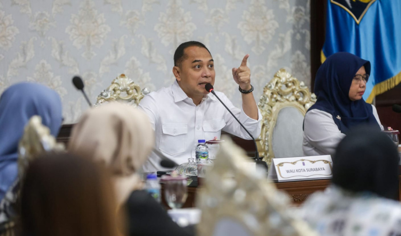 Wali Kota Eri Cahyadi berbicara di hadapan perwakilan pengelola P3RT. (Foto/Humas Pemkot Surabaya).