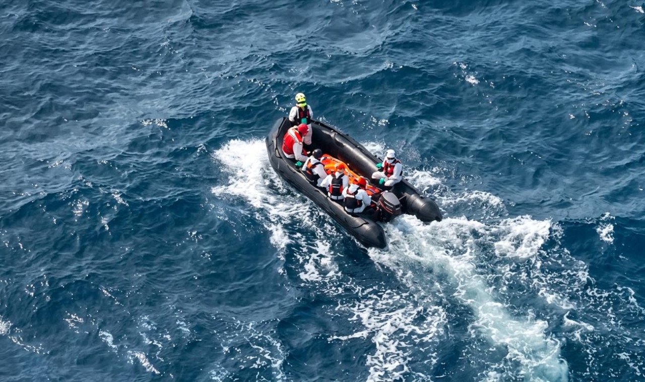 Tim SAR gabungan melanjutkan pencarian korban KM Virgo Transport 8 di Laut Jawa.  (Foto/Basarnas)