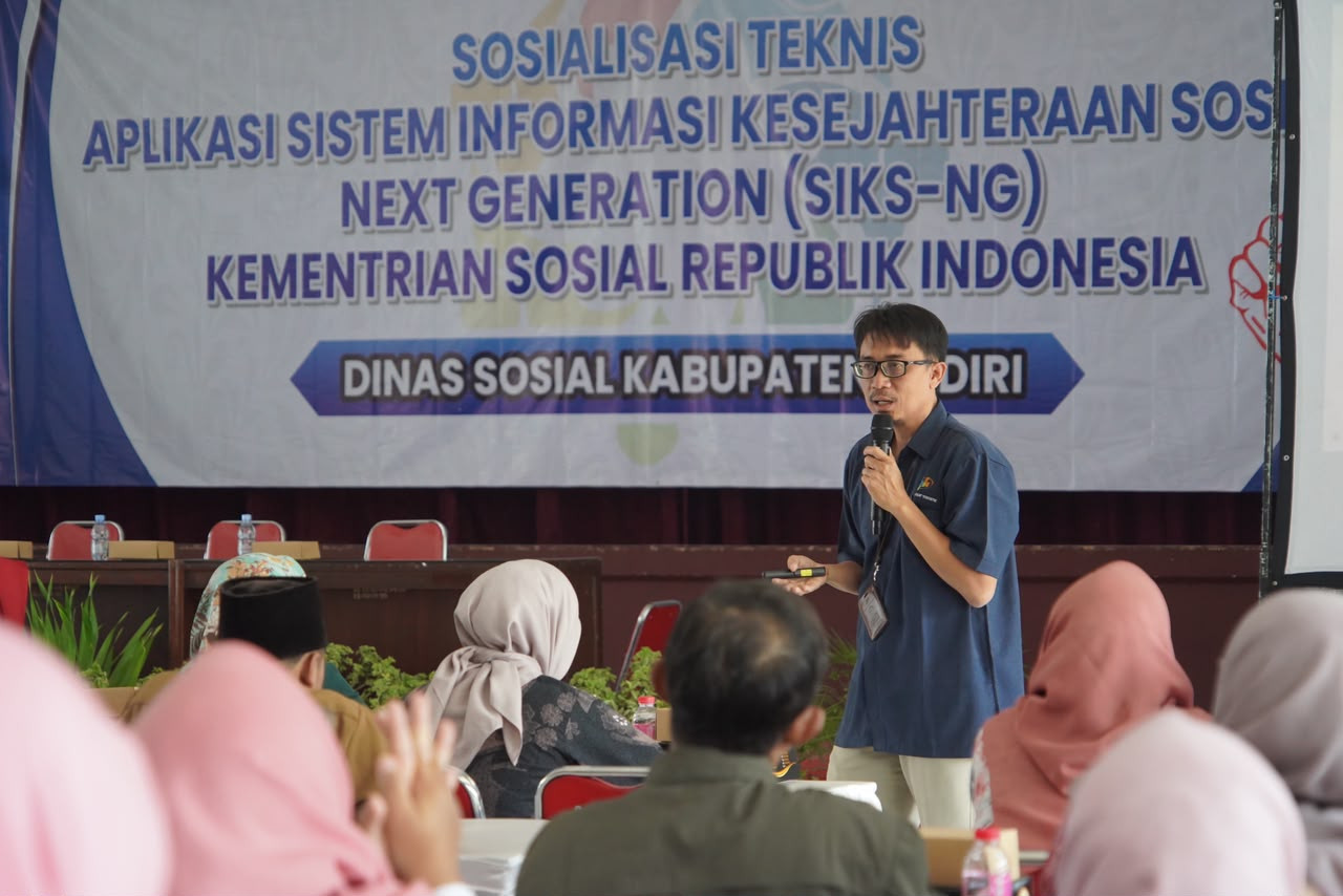 Dinas Sosial Kabupaten Kediri memberikan pembekalan teknis aplikasi Sistem Informasi Kesejahteraan Sosial Next Generation (SIKS-NG) Kementerian Sosial. (Foto: Pemkab Kediri/jatimnow.com)