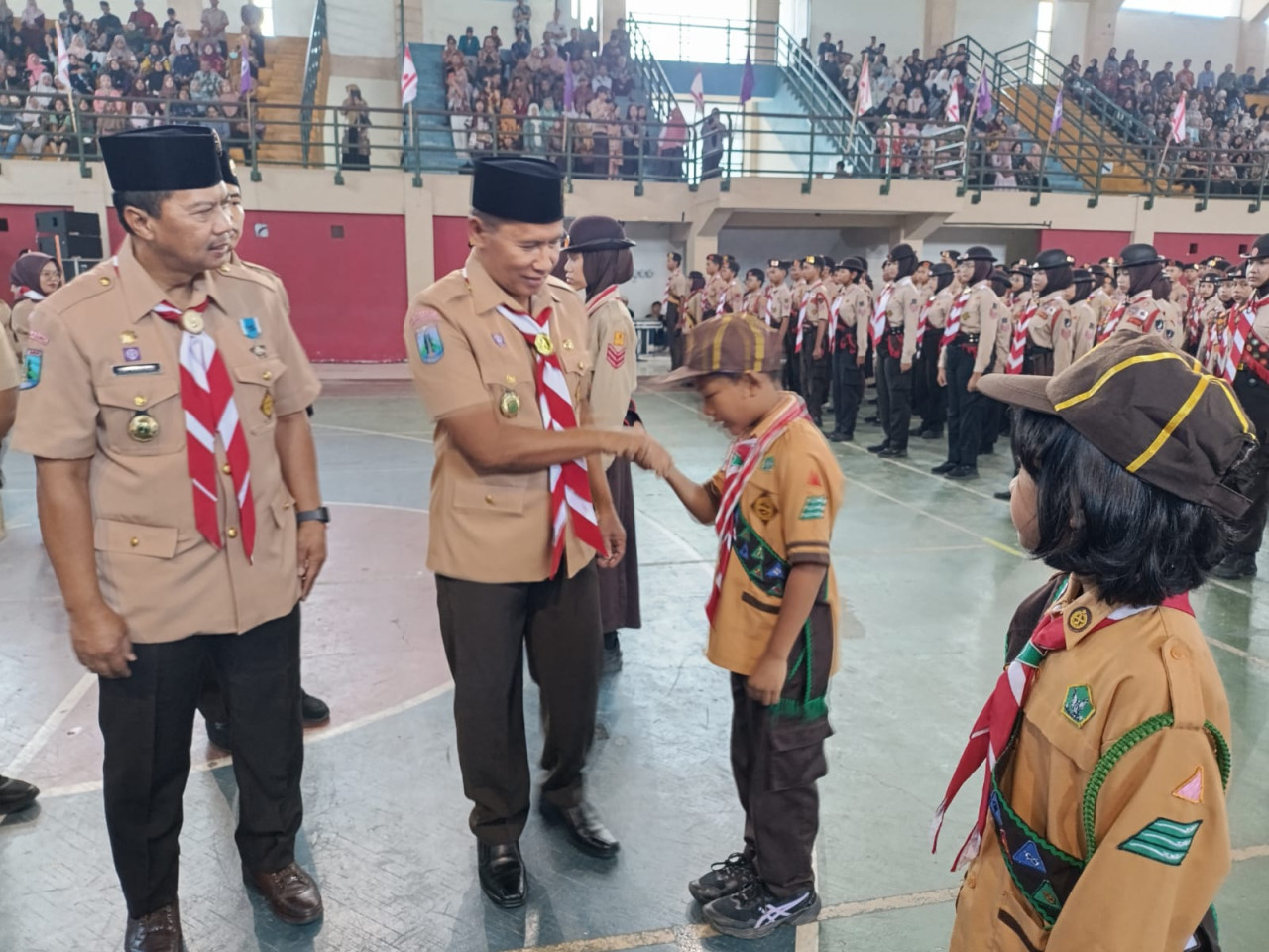 Plt Bupati Tulungagung, Ahmad Baharudin saat melantik Pramuka Garuda. (Foto: Bramanta/jatimnow.com)