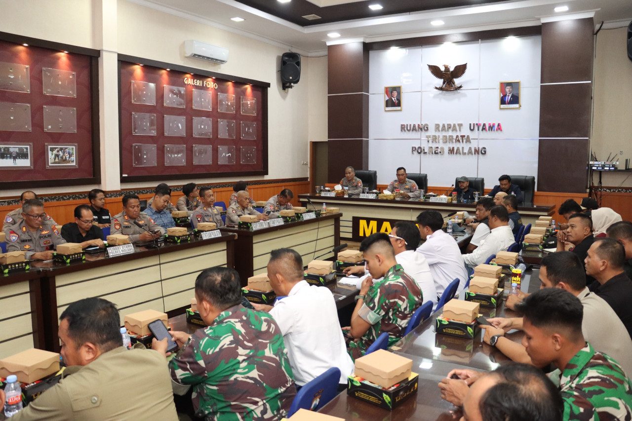 Ribuan Personel Gabungan Disiapkan Amankan Laga Derby Jatim Arema FC vs Persik