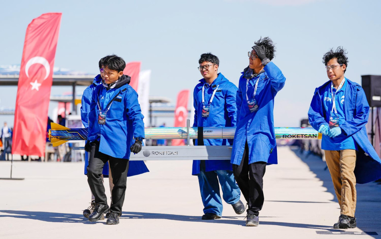 Roket Anbantara karya mahasiswa PENS meraih Best Rocket pada TEKNOFEST 2026 kategori International Rocket di Turki. (Foto: Humas PENS for jatimnow.com)