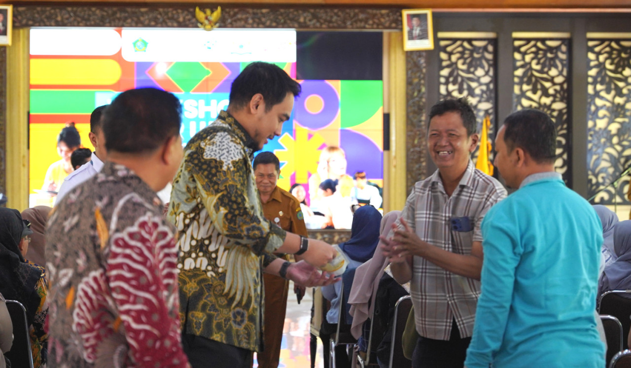 Tiar Karbala dalam kegiatan AI for UMKM with Canva di Sidoarjo. (Foto: KSP for jatimnow.com)