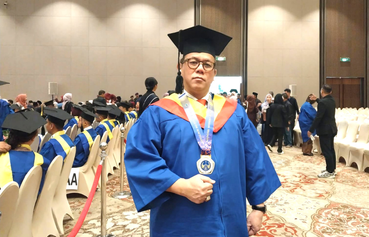 Jas Putih, Toga, dan Hukum: Kisah 25 Dokter Lulusan Unitomo