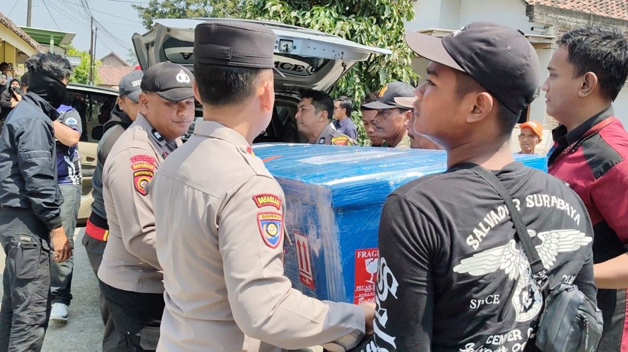 Jenazah korban Virgo Tranport 8 asal Kediri saat tiba di rumah duka. (Foto: Istimewa)