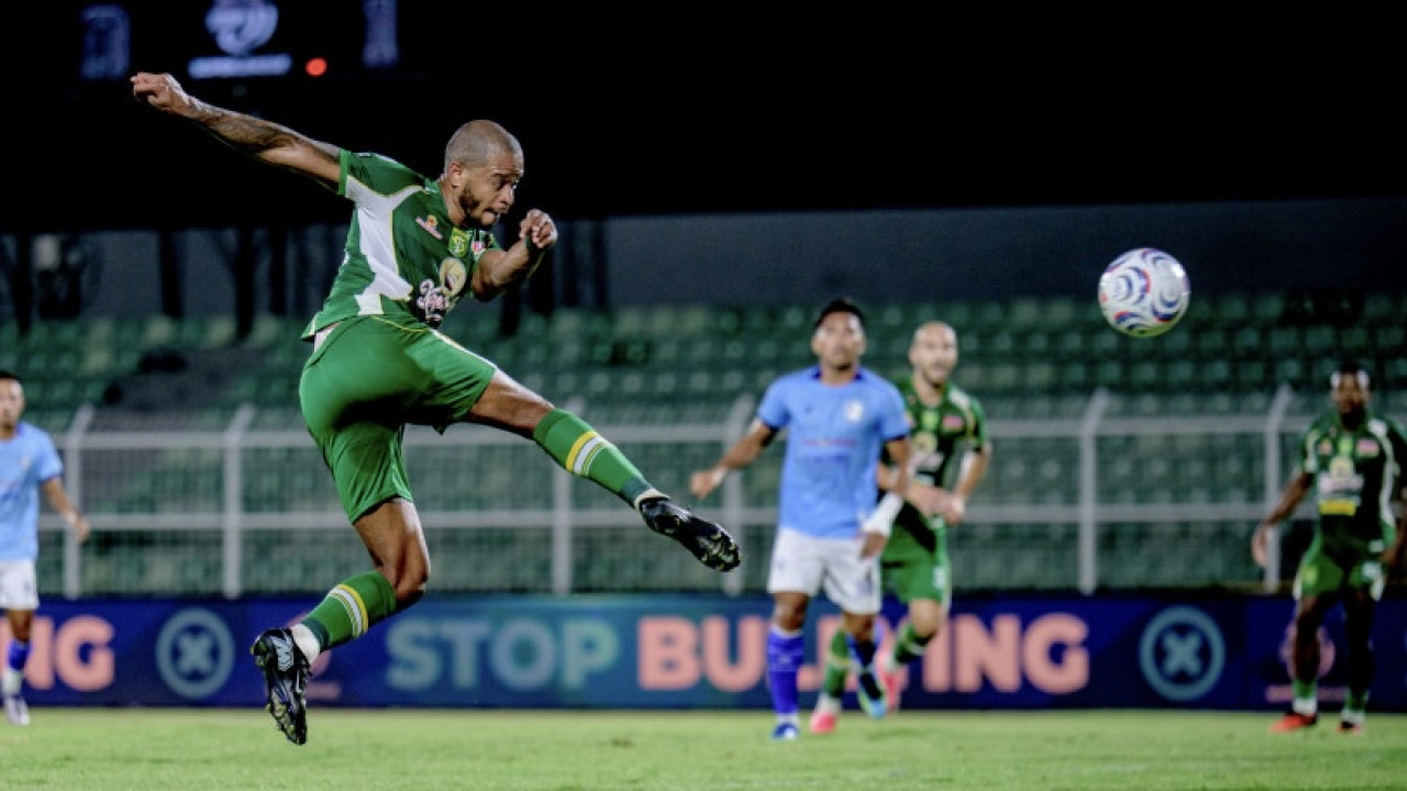Alex Martins menjadi penentu kemenangan Persebaya Surabaya atas Isenmulang. (Foto: Persebaya/jatimnow.com)