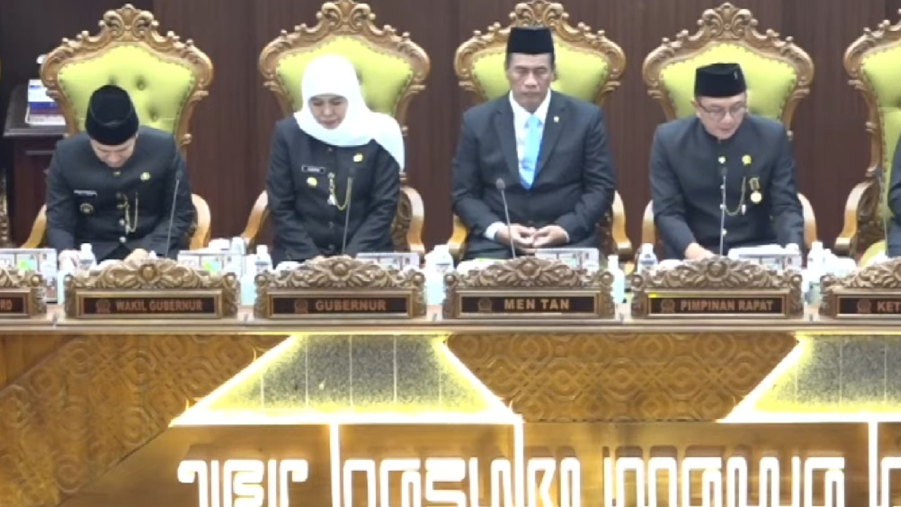 Gubernur Khofifah Indar Parawansa dan Menteri Pertanian Andi Amran Sulaiman. (Foto: Nur Alifan/jatimnow.com)