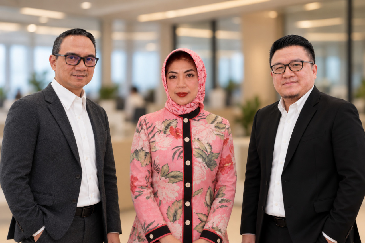 Dari kiri, Direktur BPA Brokers, Dede Hikmat Adhari, Komisaris BPA Brokers, Kiswati Soeryoko dan President Director BPA Brokers, M.K. Rangganata. (Foto/jatimnow.com)