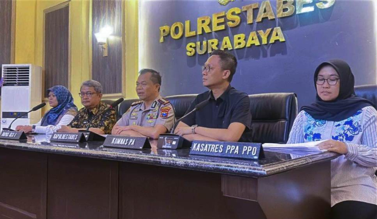 Press conference dalam kasus bullying anak down syndrome di Surabaya. (Foto: Sujianto/jatimnow.com)