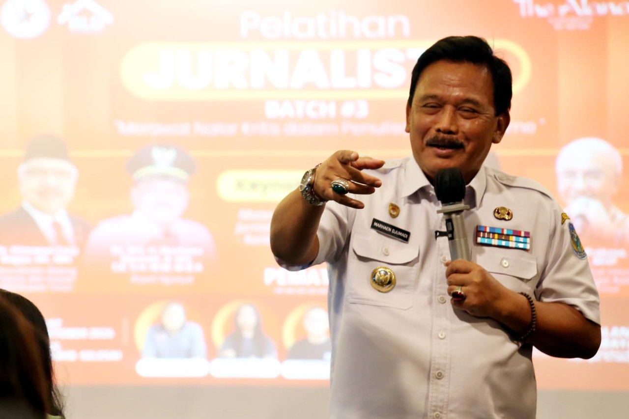 Bupati Nganjuk H. Marhaen Djumadi saat menjadi pematik dalam Pelatihan Jurnalistik di The Alana Hotel Surabaya, Jumat (16/10/2026). (Foto: Ali Masduki/jatimnow.com)