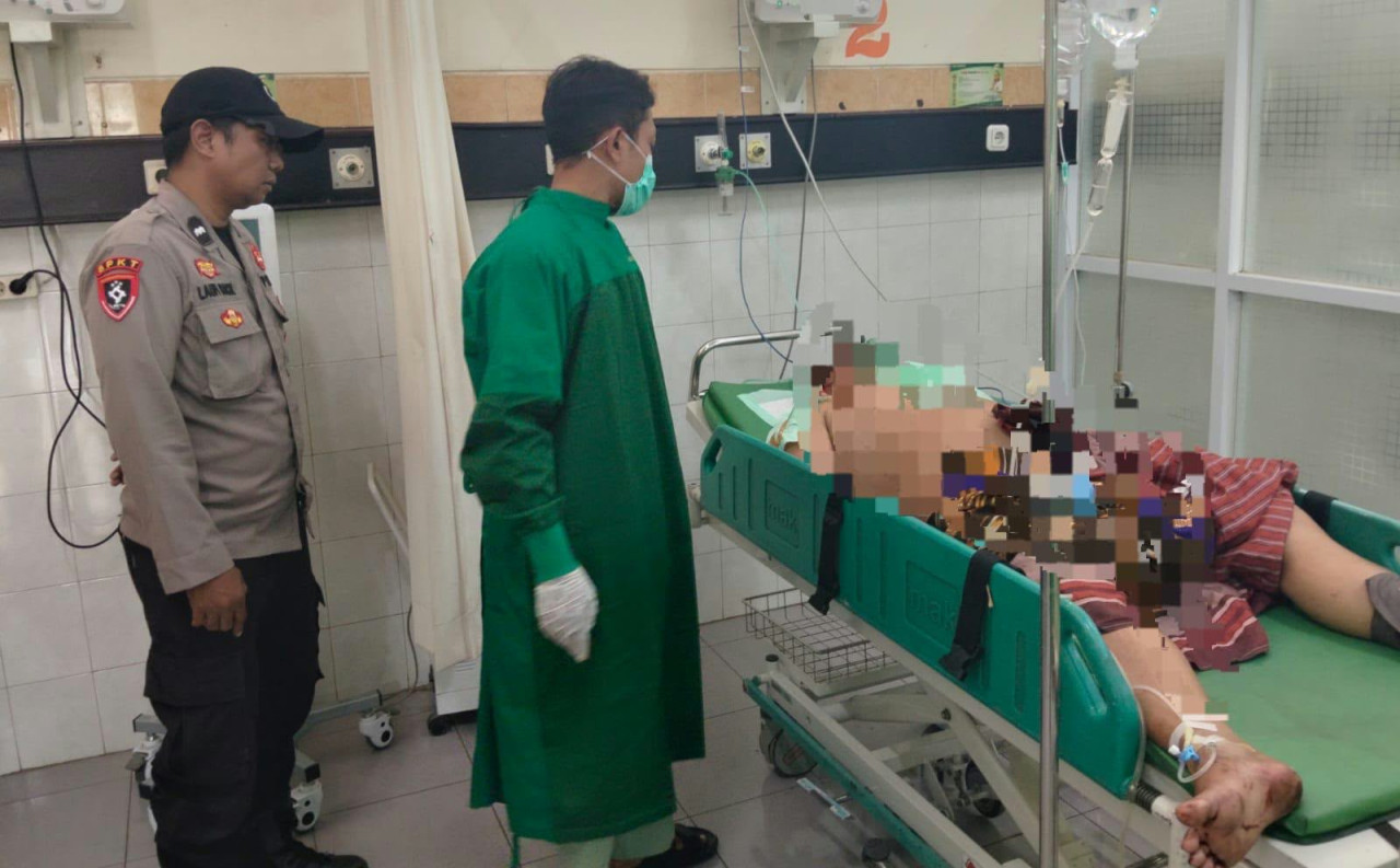 Akibat serangan senjata tajam, Ridho’i mengalami luka-luka dan harus mendapatkan perawatan medis di RSUD Tongas. (Foto: Polsek Lumbang/jatimnow.com)
